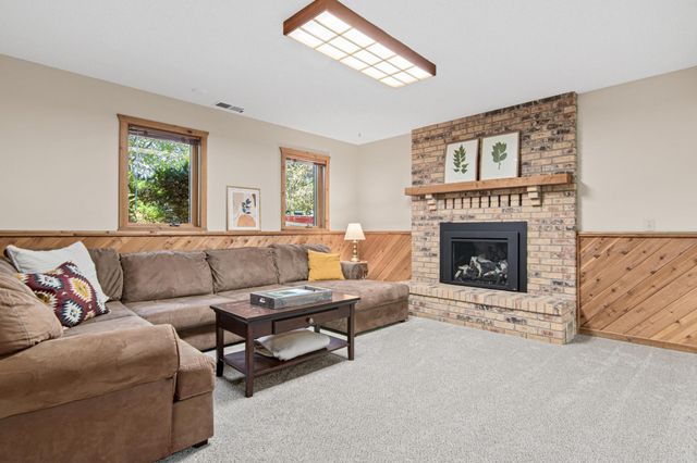 12852 Essex Way, Apple Valley, MN 55124