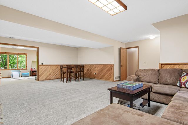 12852 Essex Way, Apple Valley, MN 55124