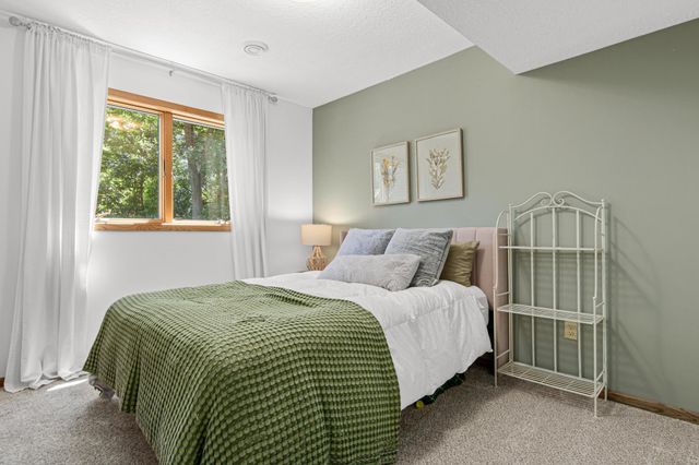 12852 Essex Way, Apple Valley, MN 55124