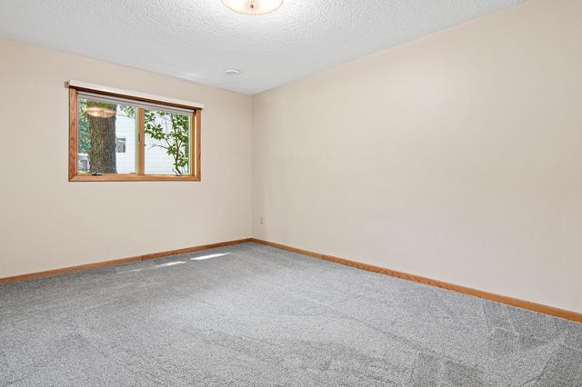 12852 Essex Way, Apple Valley, MN 55124