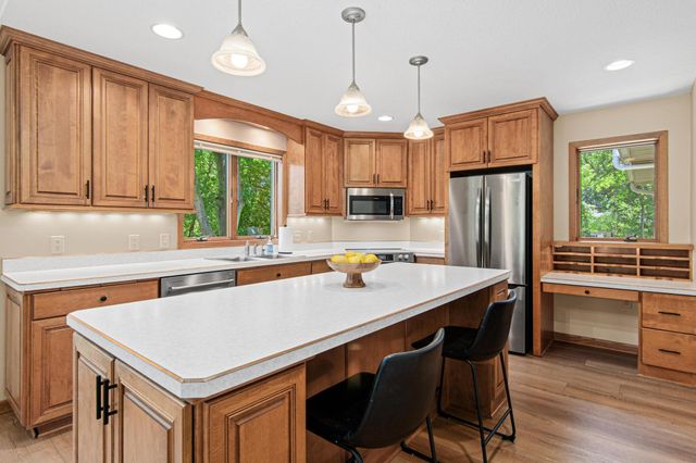 12852 Essex Way, Apple Valley, MN 55124