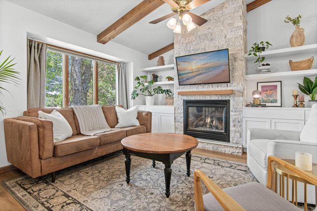 12852 Essex Way, Apple Valley, MN 55124