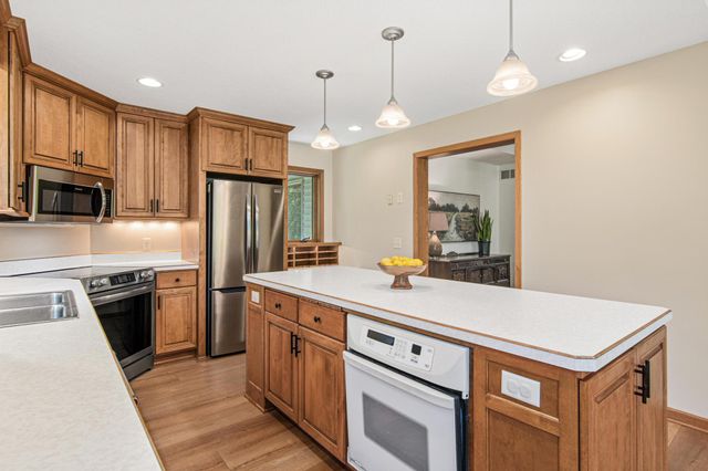 12852 Essex Way, Apple Valley, MN 55124