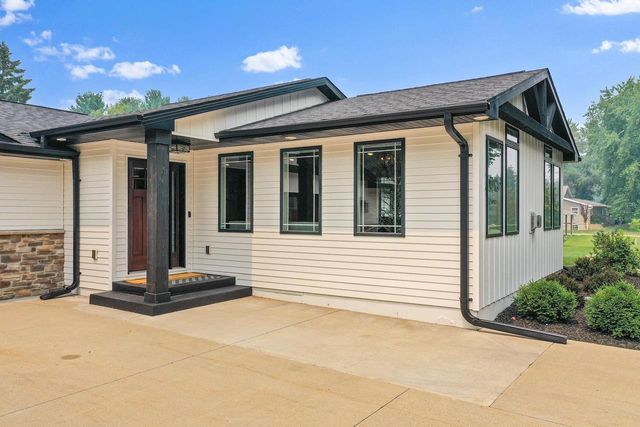 2305 JESSE LANE, Suamico, WI 54313