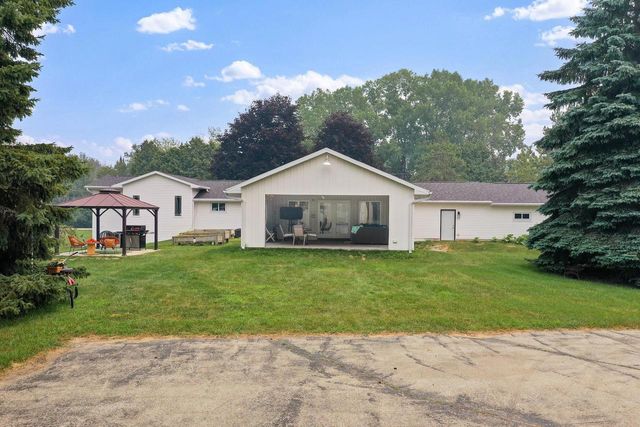 2305 JESSE LANE, Suamico, WI 54313