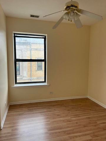 800 S Independence Boulevard 3, Chicago, IL 60624