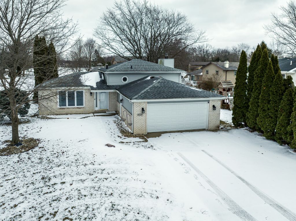 3229 Rustic Lane, Crown Point, IN 46307