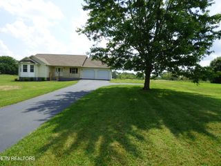 363 Smith Rd, Crossville, TN 38571