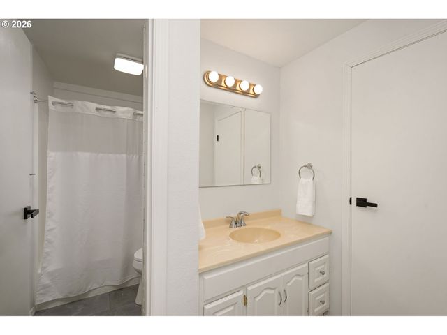 2450 Sw 178TH Ave, Beaverton, OR 97003