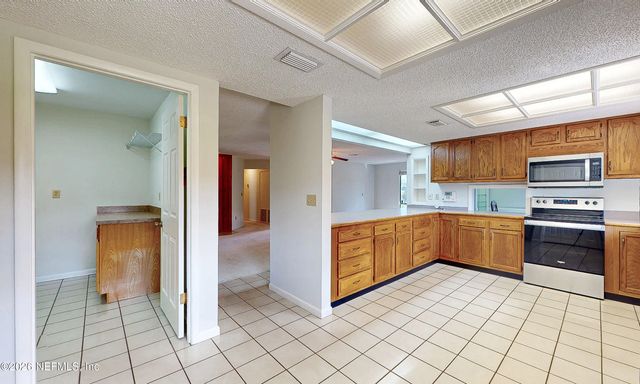 1028 LAKE ASBURY Drive, Green Cove Springs, FL 32043