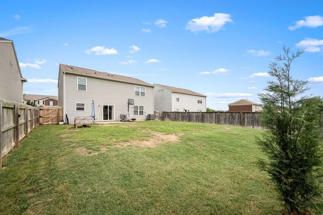 145 Slaters Dr, Lebanon, TN 37087