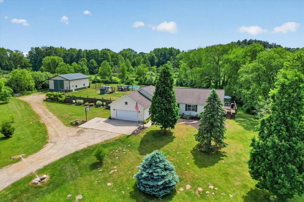2869 Ridgecrest Drive, Saranac, MI 48881