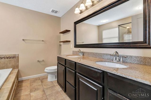 9563 Cobblestone Walk, West Chester, OH 45069