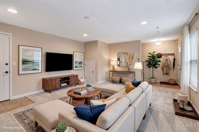 9563 Cobblestone Walk, West Chester, OH 45069