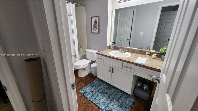 11601 SW 2nd St 21202, Pembroke Pines, FL 33025