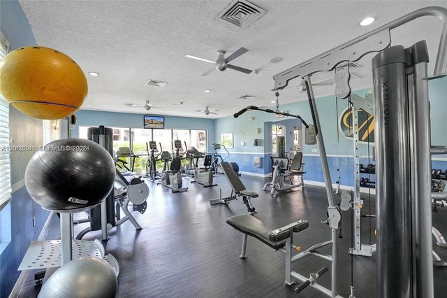 11601 SW 2nd St 21202, Pembroke Pines, FL 33025