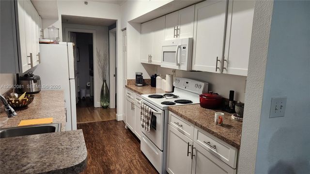 11601 SW 2nd St 21202, Pembroke Pines, FL 33025
