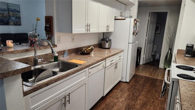 11601 SW 2nd St 21202, Pembroke Pines, FL 33025