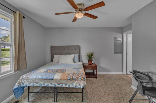 222 Mark Spitz Dr, Clarksville, TN 37042