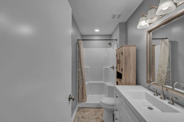 222 Mark Spitz Dr, Clarksville, TN 37042