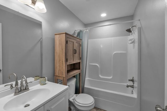 222 Mark Spitz Dr, Clarksville, TN 37042