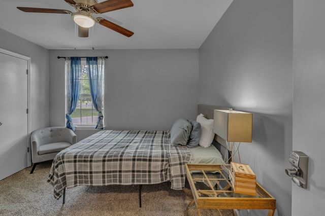 222 Mark Spitz Dr, Clarksville, TN 37042