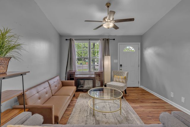 222 Mark Spitz Dr, Clarksville, TN 37042