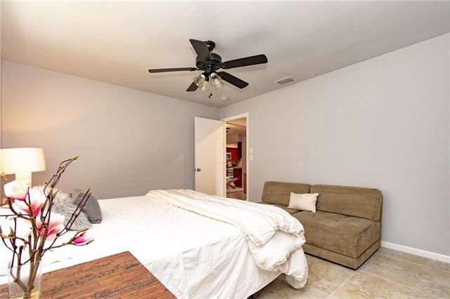 908 SE 33rd ST, Cape Coral, FL 33904