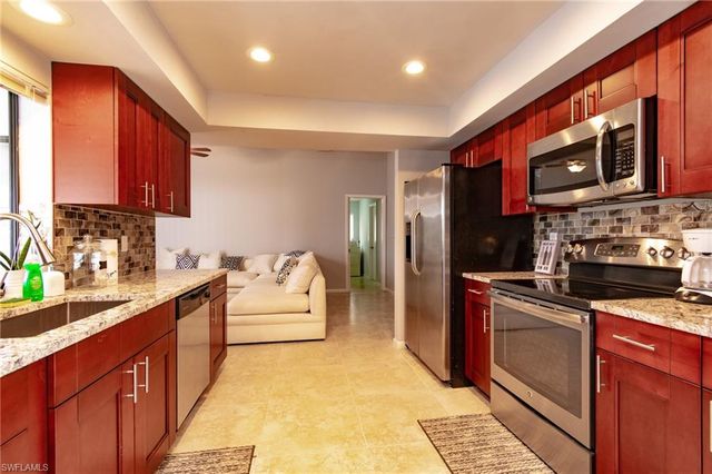 908 SE 33rd ST, Cape Coral, FL 33904