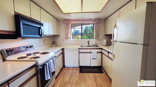 2700 E Mesquite Avenue E29, Palm Springs, CA 92264