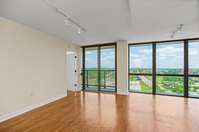 600 E Admiral Boulevard 1604, Kansas City, MO 64106