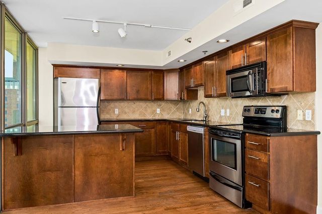 600 E Admiral Boulevard 1604, Kansas City, MO 64106