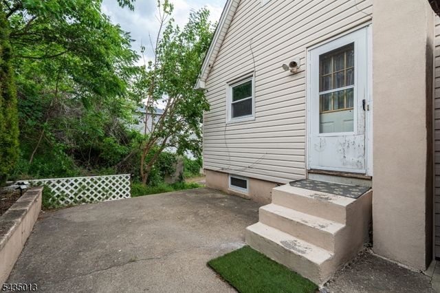 7 Westminster Pl, Garfield City, NJ 07026