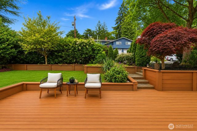 325 105th Ave SE, Bellevue, WA 98004
