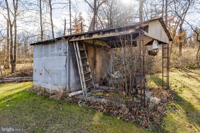 735 GREENVILLE RD, Denver, PA 17517