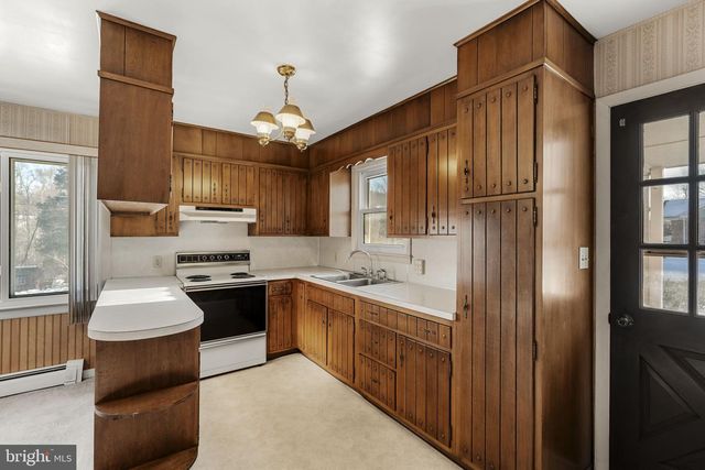 735 GREENVILLE RD, Denver, PA 17517