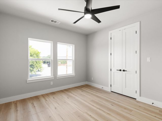 2133 Amanda Avenue, Fort Worth, TX 76105