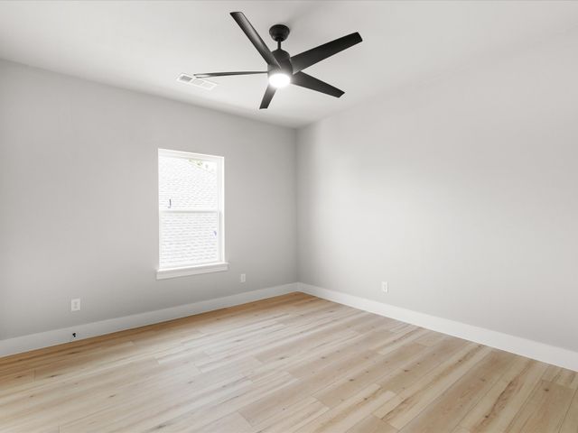 2133 Amanda Avenue, Fort Worth, TX 76105