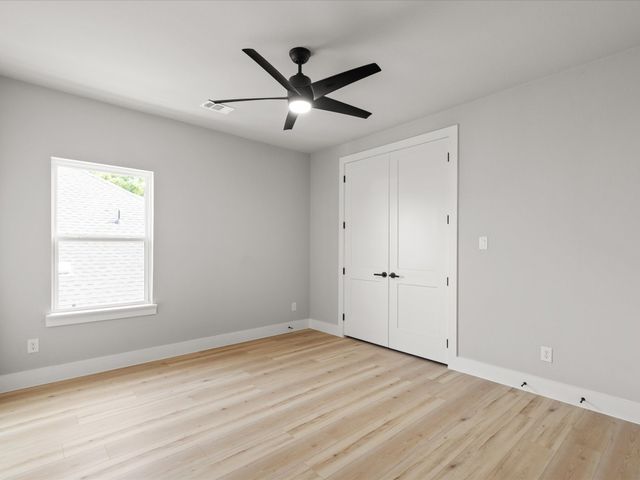 2133 Amanda Avenue, Fort Worth, TX 76105