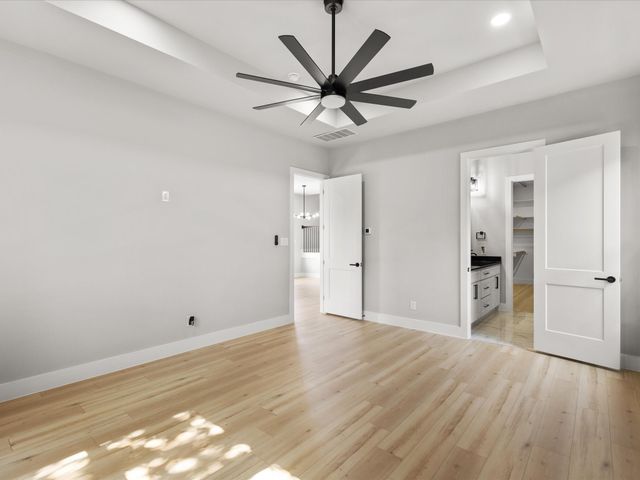 2133 Amanda Avenue, Fort Worth, TX 76105