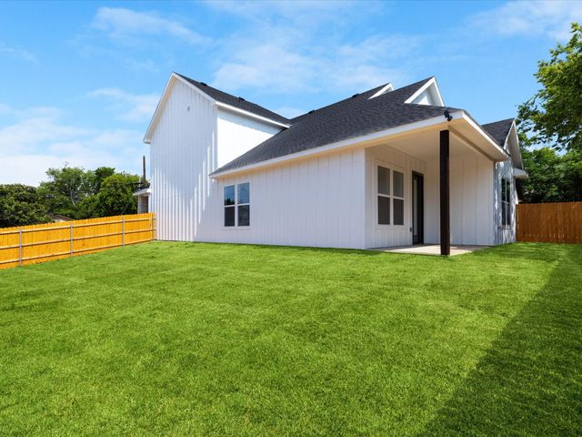 2133 Amanda Avenue, Fort Worth, TX 76105