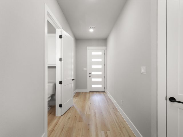 2133 Amanda Avenue, Fort Worth, TX 76105