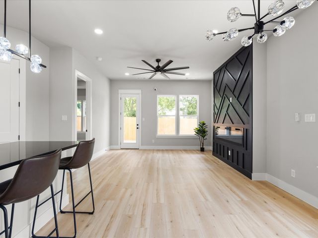 2133 Amanda Avenue, Fort Worth, TX 76105