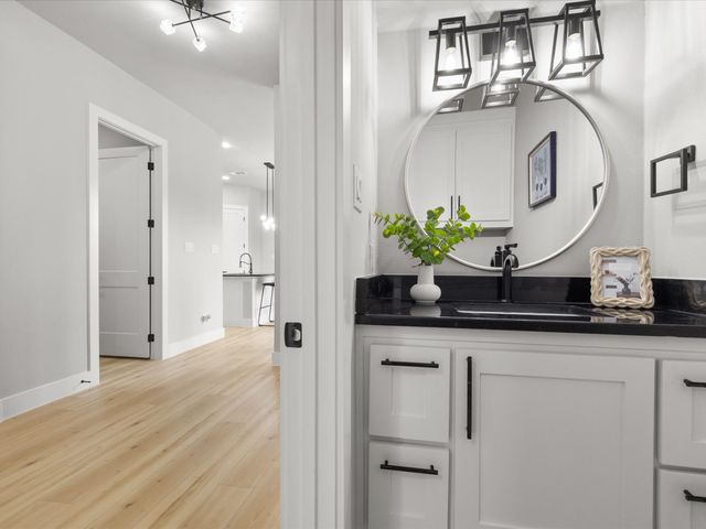 2133 Amanda Avenue, Fort Worth, TX 76105