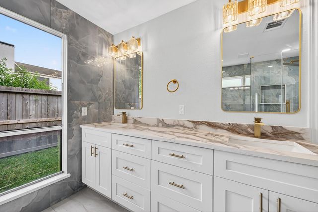 2218 Ashford Hollow Lane, Houston, TX 77077