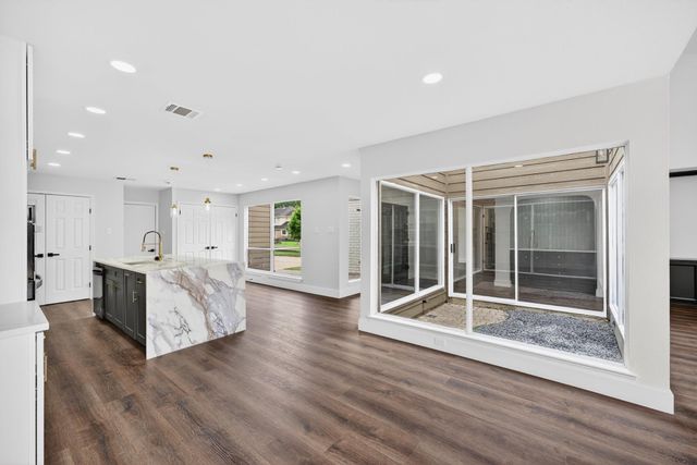 2218 Ashford Hollow Lane, Houston, TX 77077