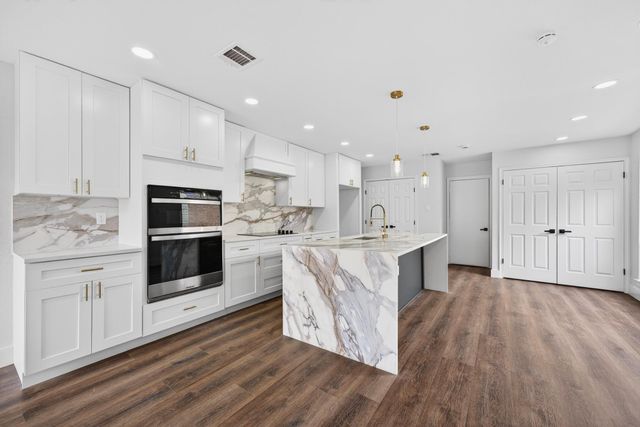 2218 Ashford Hollow Lane, Houston, TX 77077