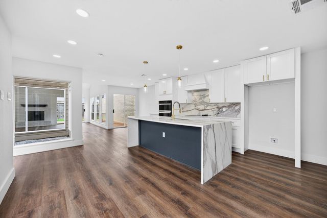 2218 Ashford Hollow Lane, Houston, TX 77077