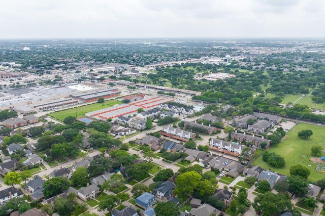 2218 Ashford Hollow Lane, Houston, TX 77077