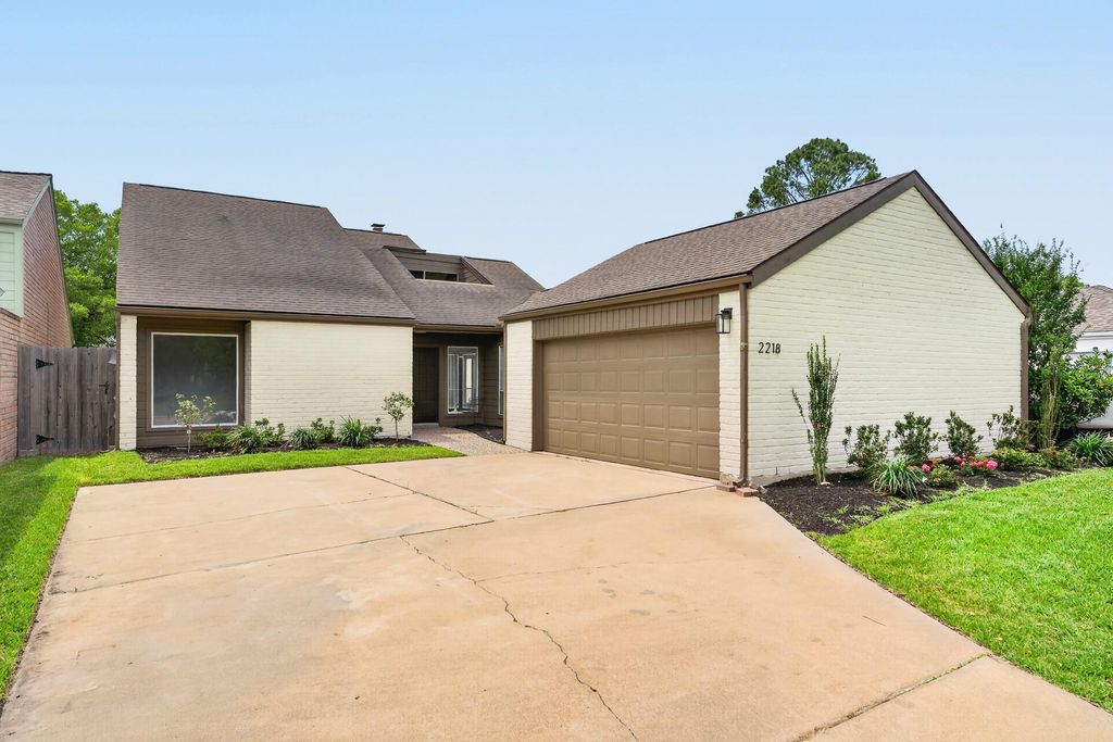 2218 Ashford Hollow Lane, Houston, TX 77077